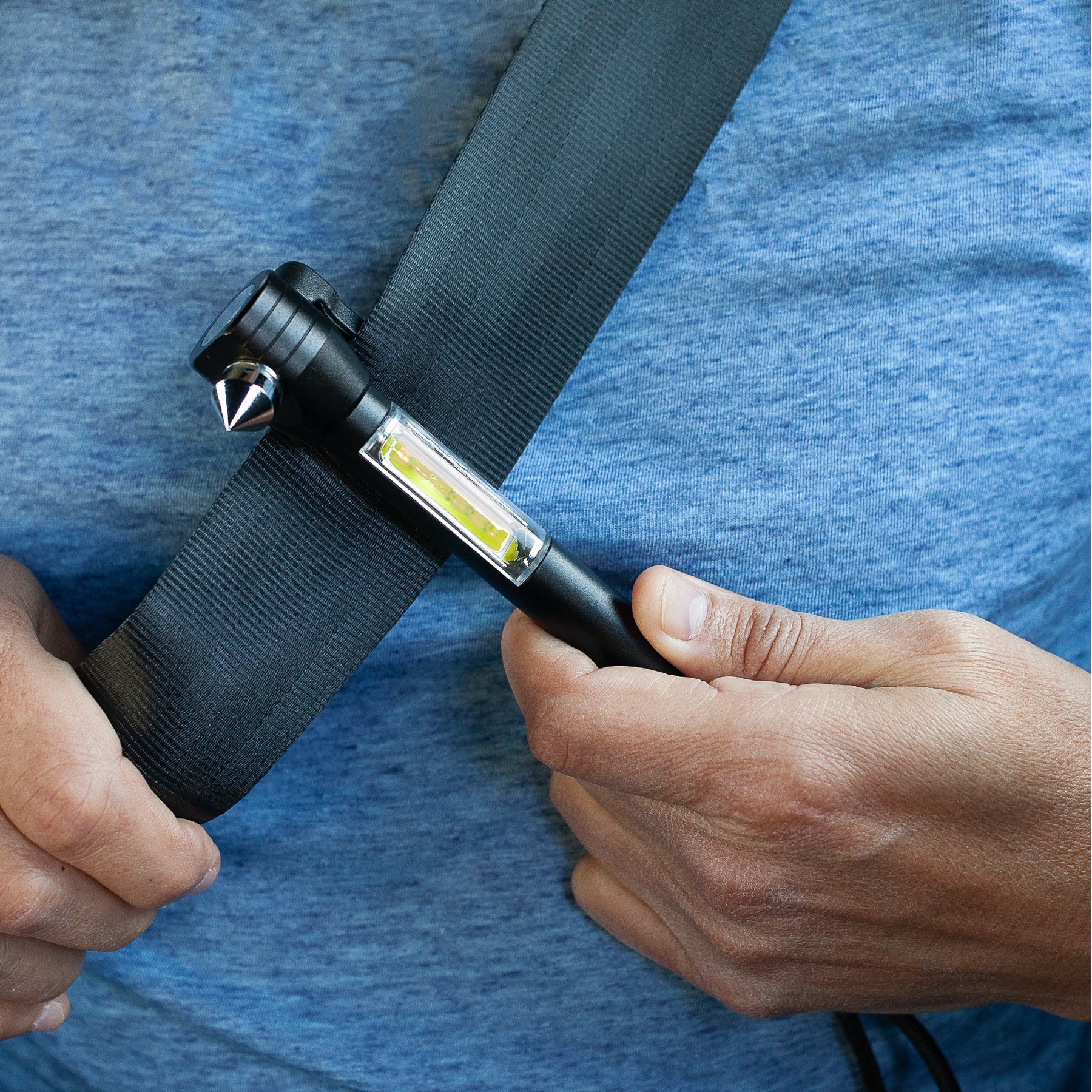 4-in-1 Auto Safety Tool with COB Flashlight – Magnetic Head, Steel Tip, and Concealed Blade