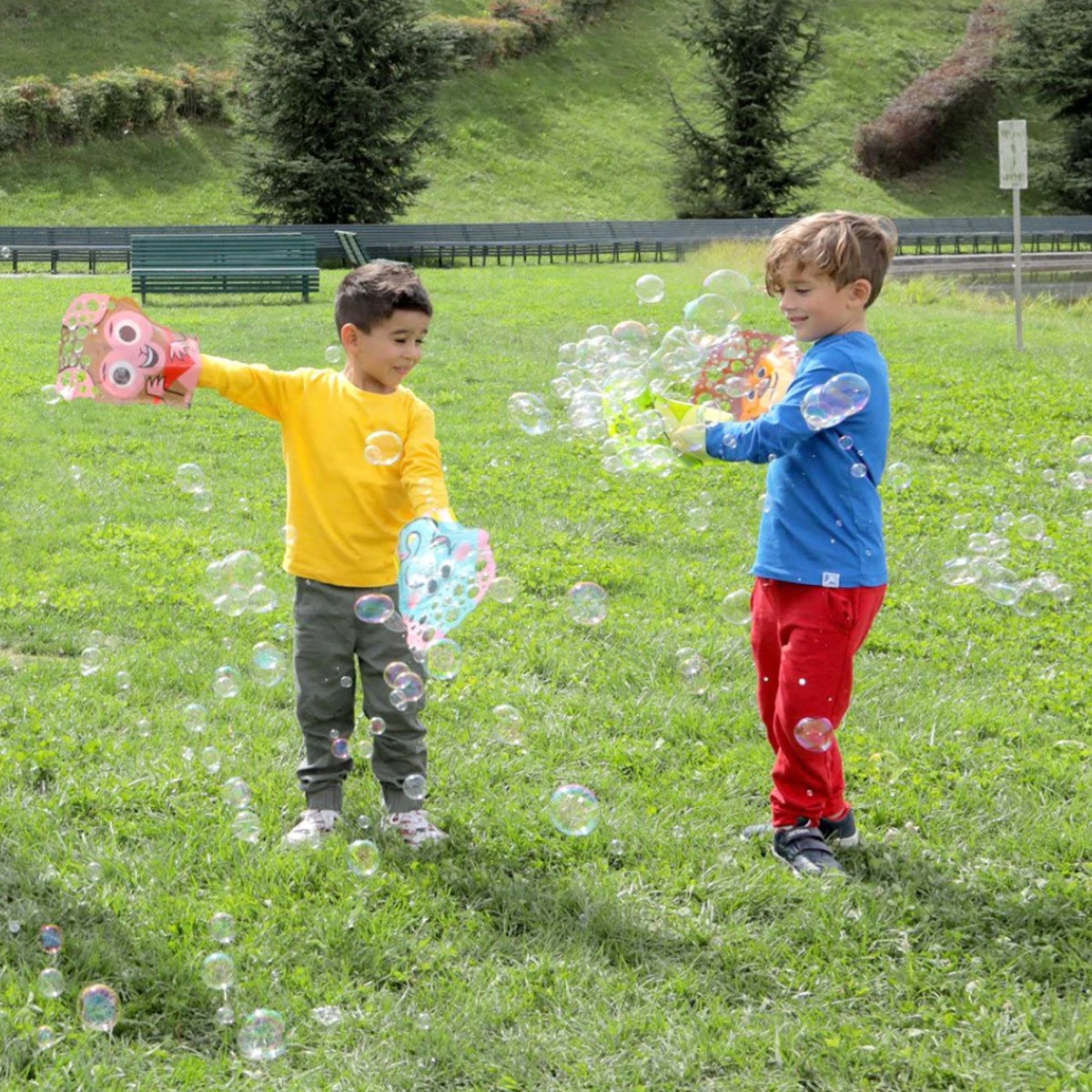 5pk Glove-A-Bubbles with Solution & Dip Tray - Wave & Play!